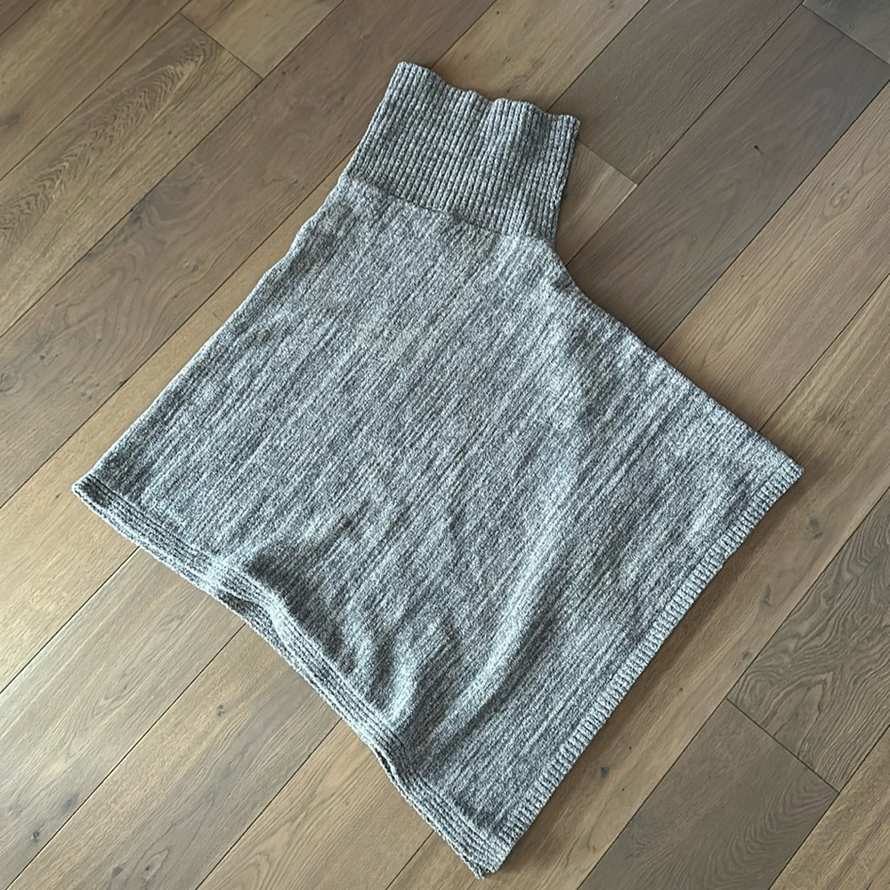 NWT women’s poncho